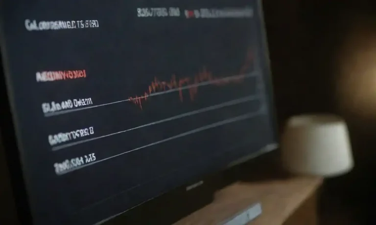 Una pizarra con gráficos y datos clave de un proyecto